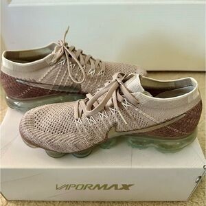 NIKE AIR VAPORMAX FLYKNIT SIZE 8.5 WMNS